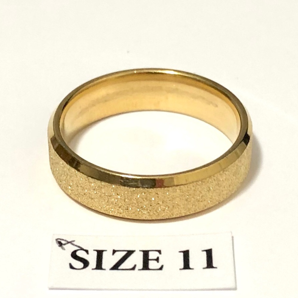 Men’s / Women’s Frosted Gold Tone Ring, Size 11